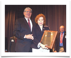 Phil Goldfarb, OMA Alumni Association President, presents Raqui with the LTG William Potts Award